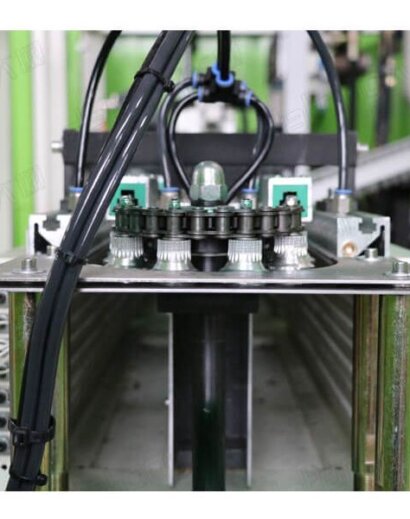 dt-32-6-cavity-automatic-pet-plastic-bottle-making-machine_2_800