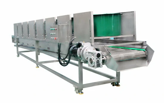 Air-flow-dewatering-deoiling-machine-with-flat-belt-conveyor